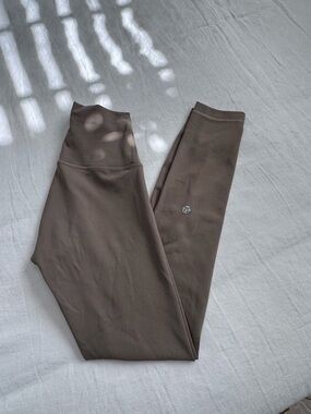 Lululemon Wunder Train High-Rise Tight 25” Leggings in Taupe